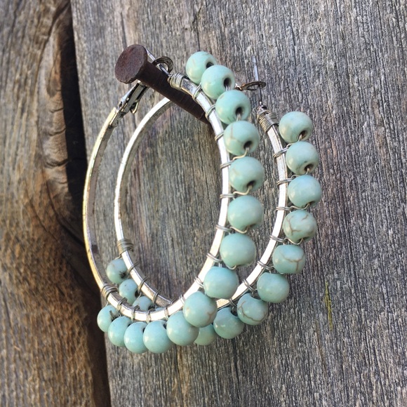 Turquoise Silver Hardware Bracelet & Earrings - Picture 3 of 11